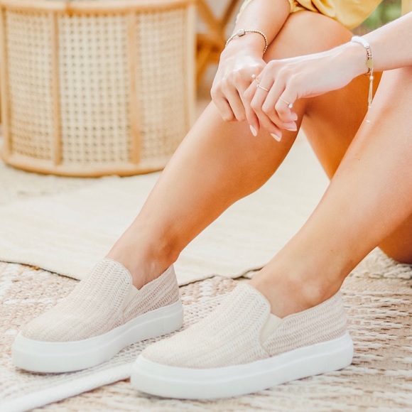 •Palm Springs Raffia Slip Ons• - Picture 2 of 7